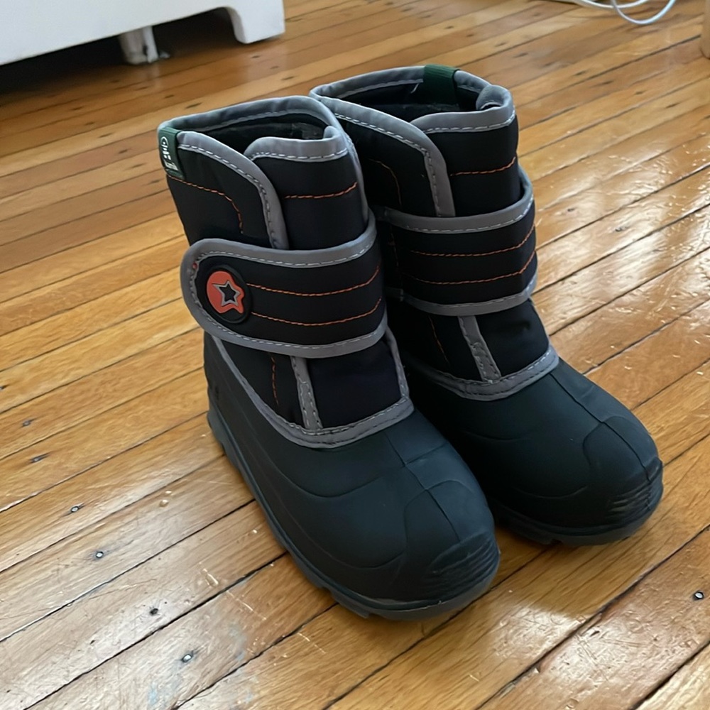 Kamik kids size 10 snow boots snuggle bug model